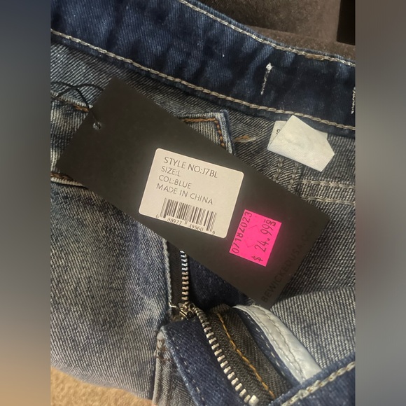 💙 BeWicked L Denim Short Shorts that were purchased in Spearfish SD - Picture 5 of 7